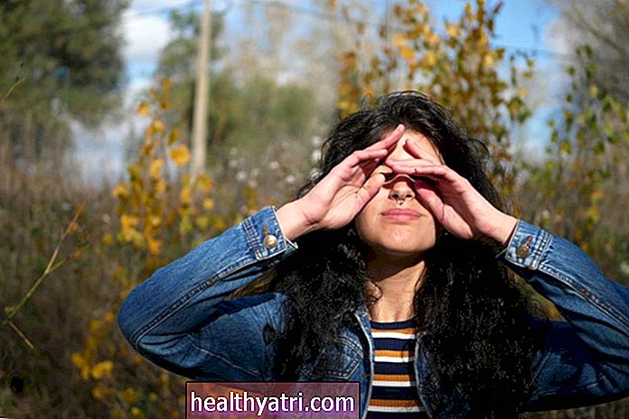 Назальні стероїдні спреї лікують алергію очей