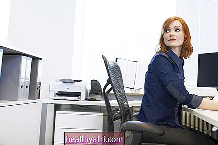 Prečo vám kancelárska stolička spôsobuje bolesti chrbta