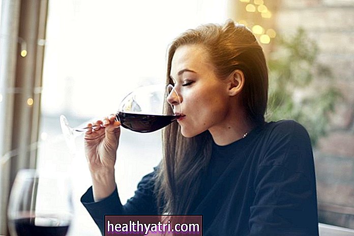 Alkoholi: laukaista päänsärkyä ja migreeniä