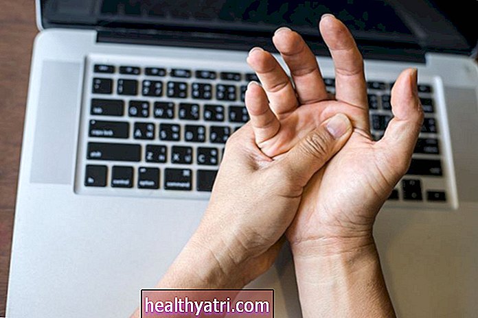 Årsaker til en tommelfinger eller hånd