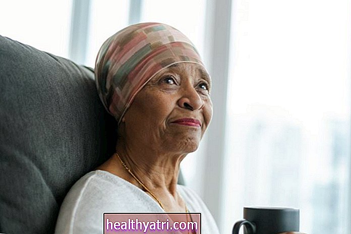 पुराने वयस्कों में फेफड़ों के कैंसर का इलाज करना