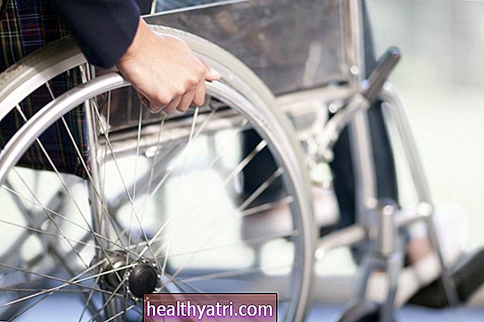 Подорож на інвалідному візку: плюси, мінуси та як планувати
