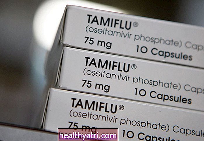 Λήψη του Tamiflu για τη θεραπεία της γρίπης