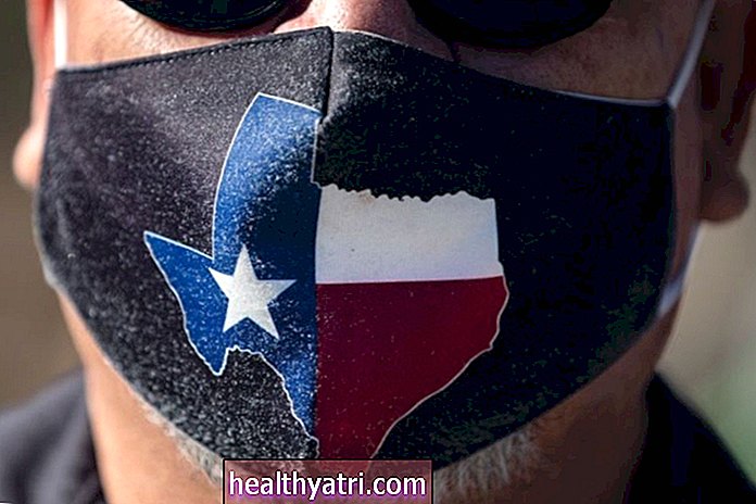 A medida que los estados levantan los mandatos de la máscara, los expertos advierten contra la disminución de las precauciones de COVID