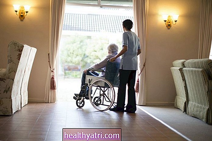 Ką daryti su kritimais iš invalido vežimėlio slaugos namuose