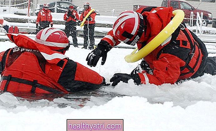 5 krokov na záchranu niekoho, kto spadol cez ľad