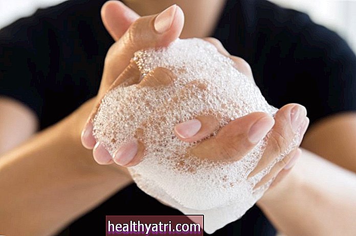 ¿El jabón antibacteriano es bueno para el acné?