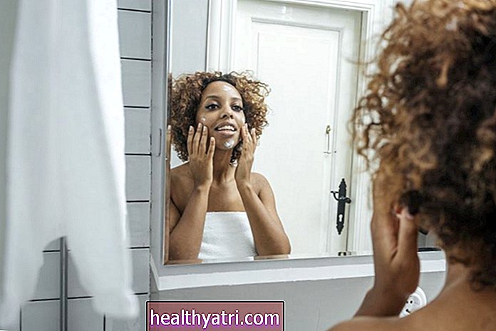 Ar turėtumėte naudoti vandenilio peroksidą ant savo odos?